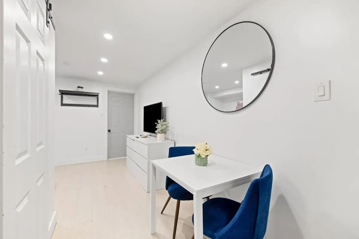 Appartamento Trendy Ossington Hideaway Comfy Basement Retreat Toronto