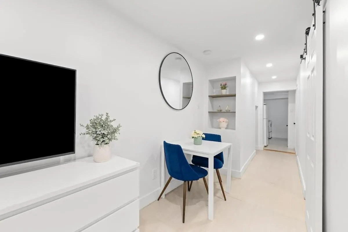 Appartamento Trendy Ossington Hideaway Comfy Basement Retreat Toronto