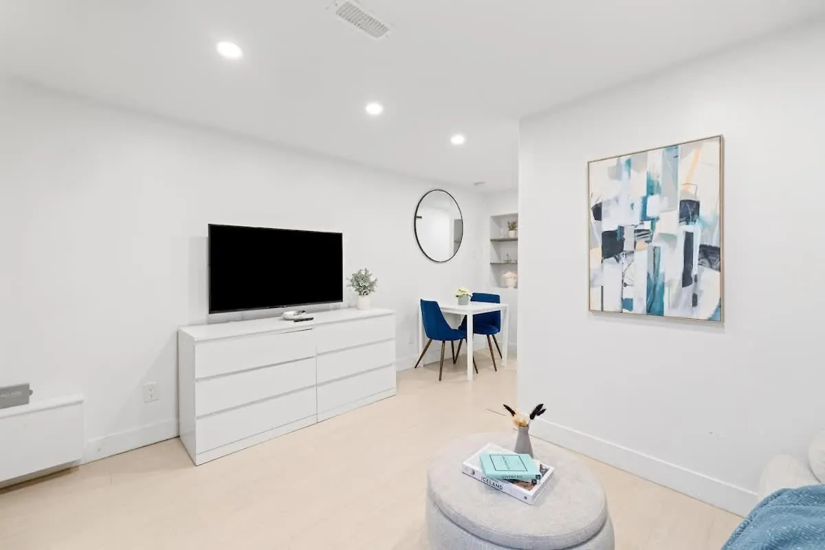 Appartamento Trendy Ossington Hideaway Comfy Basement Retreat Toronto